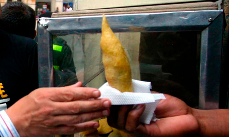 Compró sólo 4 empanadas para comer al paso y le cobraron una fortuna Compró sólo 4 empanadas para comer al paso y le cobraron una fortuna