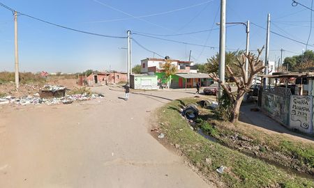 El crimen se registró el domingo a la noche, alrededor de las 20, en las calles Guardia Morada y Pasaje 513, del barrio Las Flores, ubicado en la zona sur de Rosario. El crimen se registró el domingo a la noche, alrededor de las 20, en las calles Guardia Morada y Pasaje 513, del barrio Las Flores, ubicado en la zona sur de Rosario.