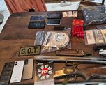 A la banda le secuestraron armas, municiones y una balanza de precisión. A la banda le secuestraron armas, municiones y una balanza de precisión.