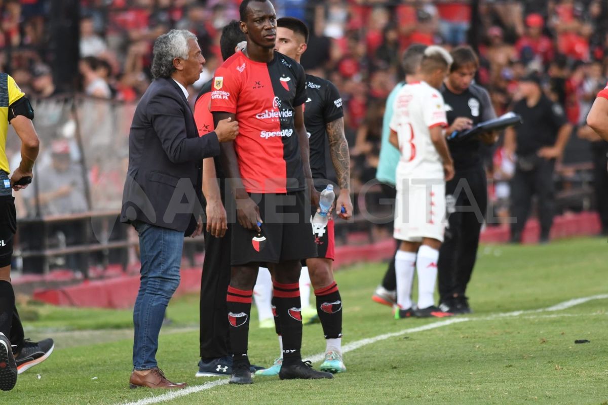 Pipo Gorosito ya hizo su presentación como entrenador de Colón y busca ante Gimnasia su primer triunfo al mando del club santafesino.