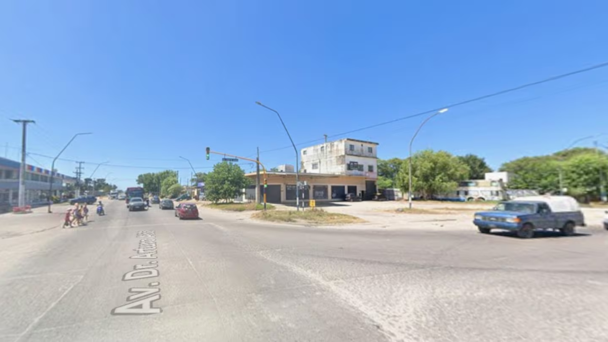 Disparó contra la casa de su amigo, salió de la cárcel y lo atacaron a tiros en Mar del Plata, en el cruce de las avenidas Alió y Juan B. Justo. Disparó contra la casa de su amigo, salió de la cárcel y lo atacaron a tiros en Mar del Plata, en el cruce de las avenidas Alió y Juan B. Justo.