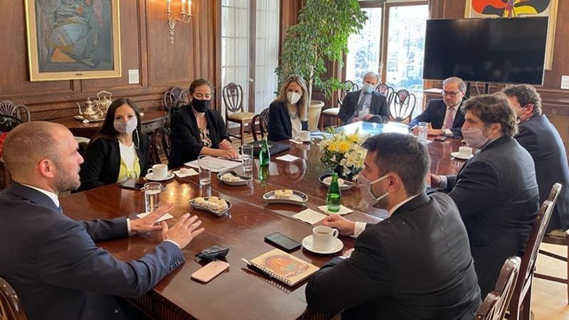 El objetivo es mantener la asistencia financiera de los organismos internacionales de crédito.