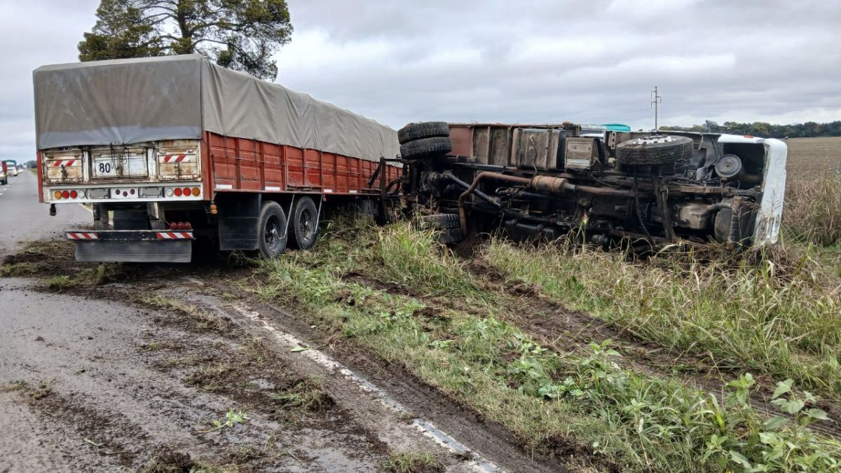 Así quedó el camión tras el accidente. Así quedó el camión tras el accidente.