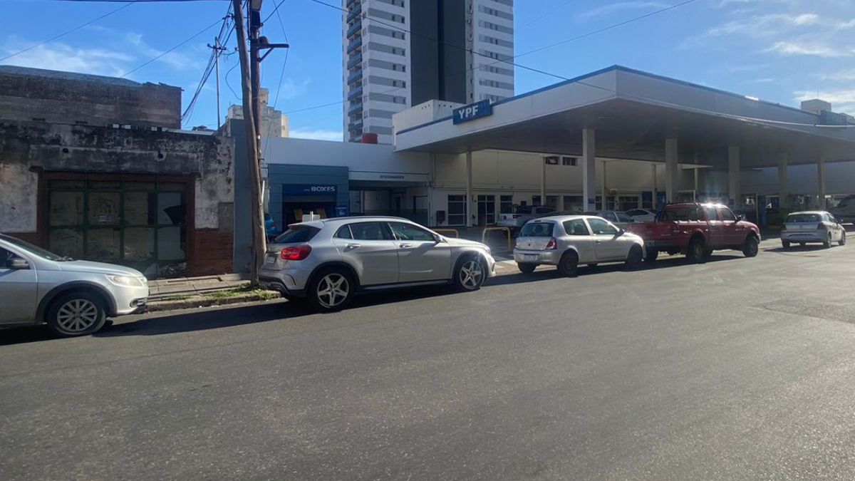 En la estación de servicio de Suipacha y Rivadavia se registraban demoras durante la mañana de este miércoles.