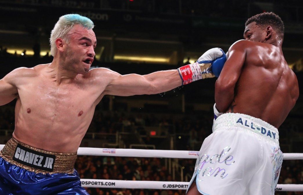 Julio César Chávez Jr perdió por abandono ante Daniel Jacobs en una polémica definición