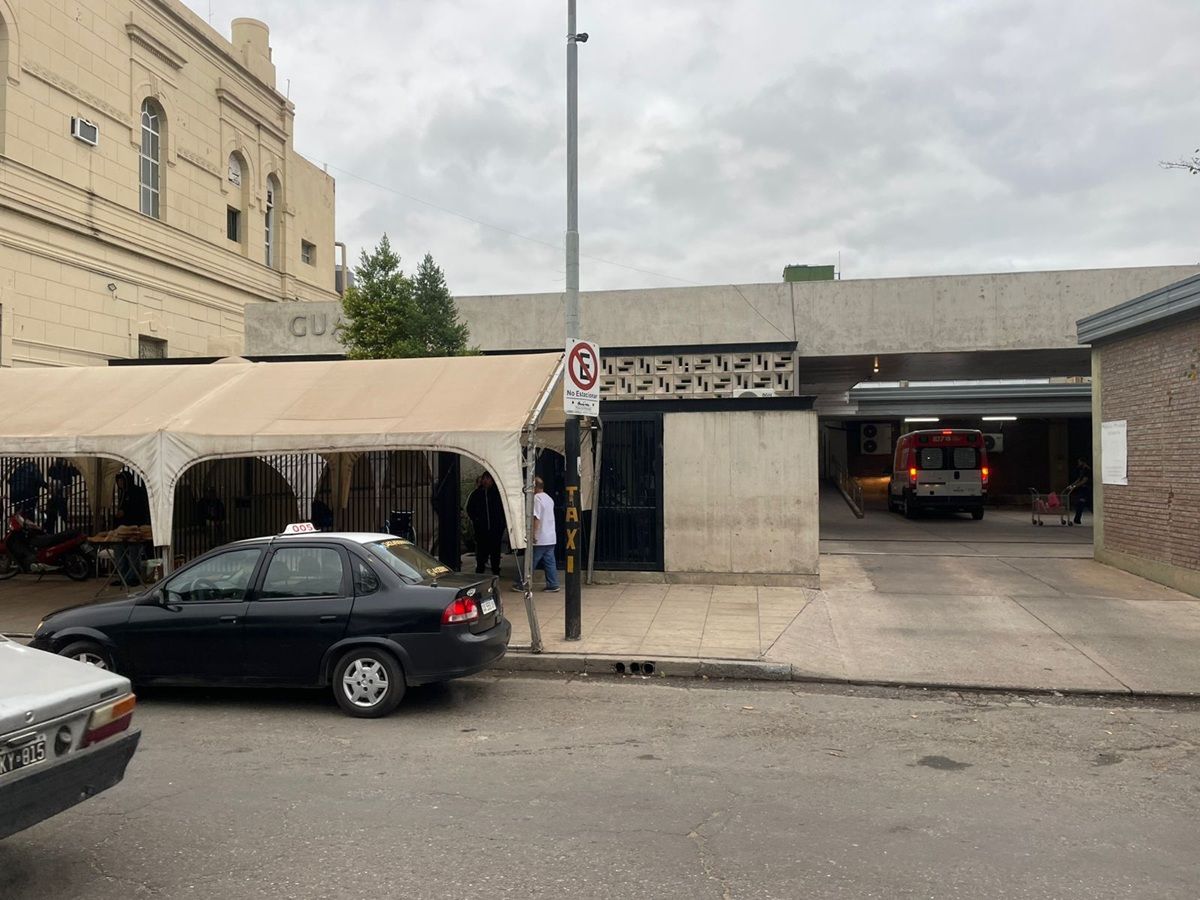 La joven se encuentra internada en el Hospital José María Cullen.