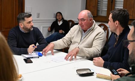 Se llevó a cabo una reunión conjunta de las comisiones de Industria, Comercio y Turismo y de Asuntos Laborales, Gremiales y de Previsión. Se llevó a cabo una reunión conjunta de las comisiones de Industria, Comercio y Turismo y de Asuntos Laborales, Gremiales y de Previsión.