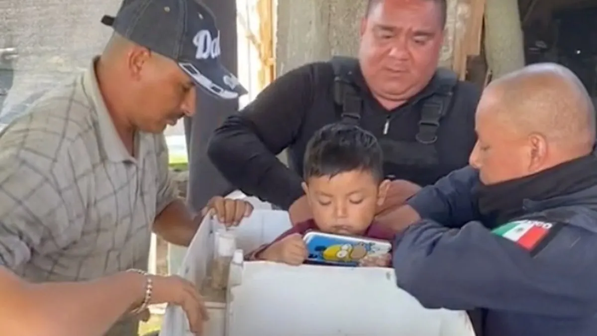 Un nene quedó atrapado en un lavarropas y el rescate se volvió viral.