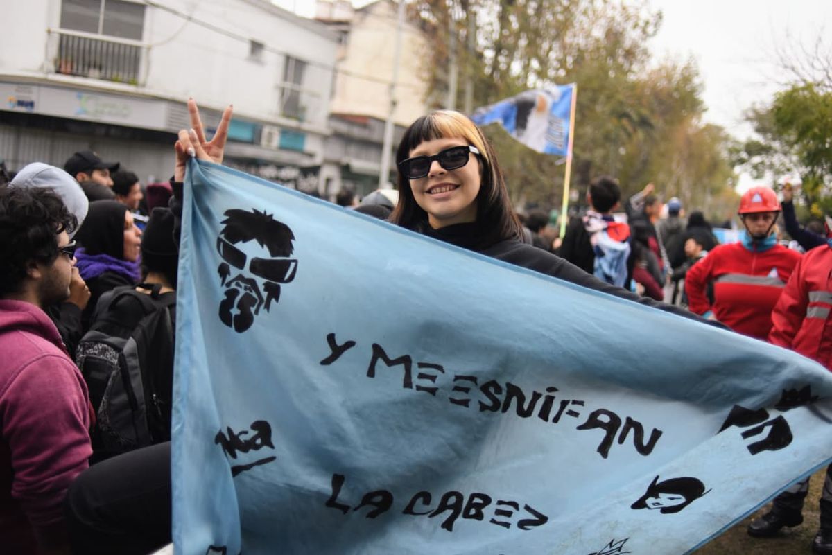 Desde muy temprano, miles de fanáticos del Indio Solari se congregaron en Avellaneda para despedir a su ídolo.