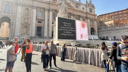 El día que Francisco dijo adiós: crónica de la primera jornada sin el Papa revolucionario