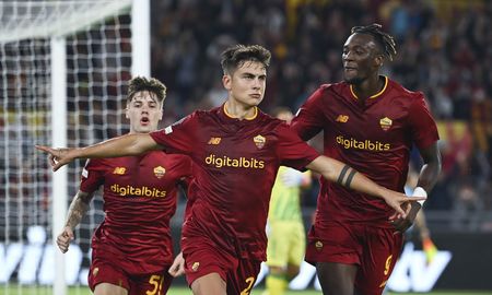 el club roma agasajara a dybala antes del partido contra el genoa el club roma agasajara a dybala antes del partido contra el genoa