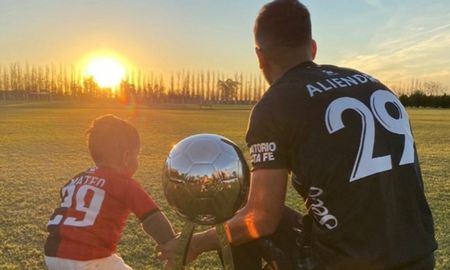 Un ex jugador de Colón que se casó durante el mercado de pases y cambió de equipo. Un ex jugador de Colón que se casó durante el mercado de pases y cambió de equipo.