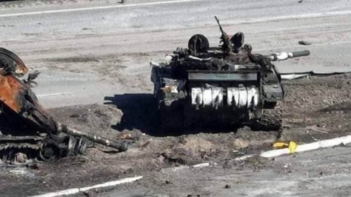 Desde Kiev informaron que se utilizó un dron kamikaze moderno equipado con un poderoso explosivo para apuntar al tanque.