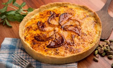 La tarta de peras y pistacho es de fácil preparación gracias a la receta de Maru Botana. La tarta de peras y pistacho es de fácil preparación gracias a la receta de Maru Botana.
