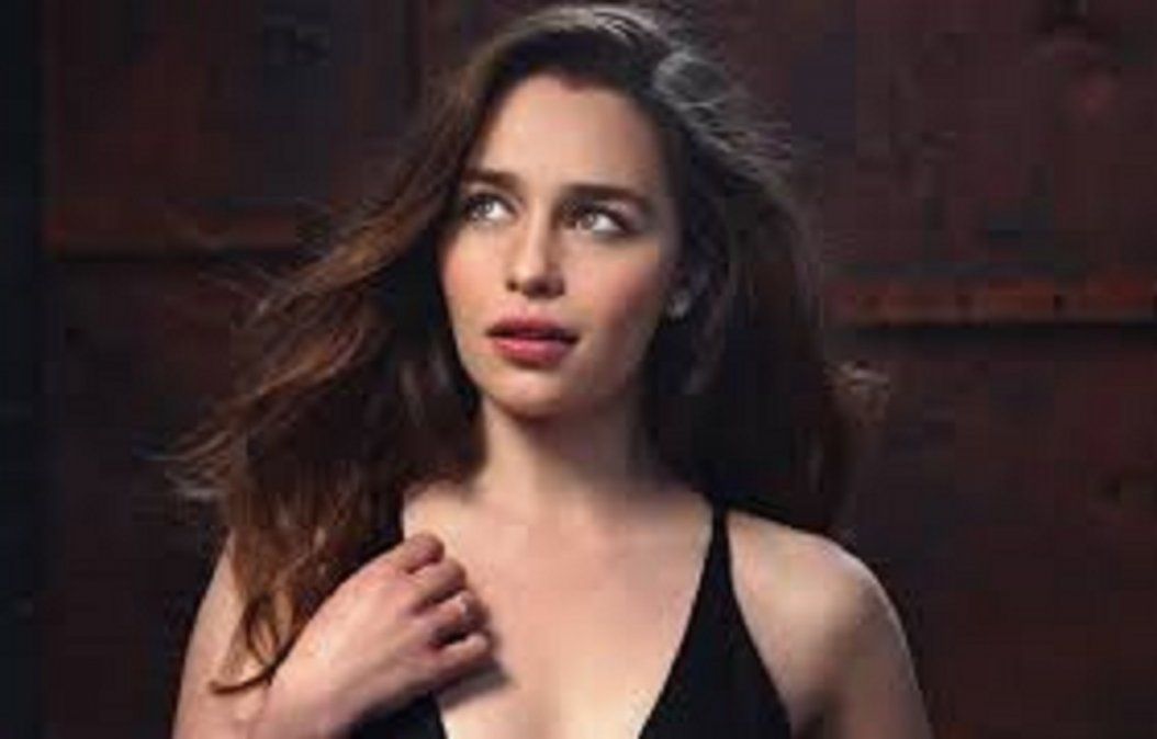 Emilia Clarke echó a una empleada de su casa.