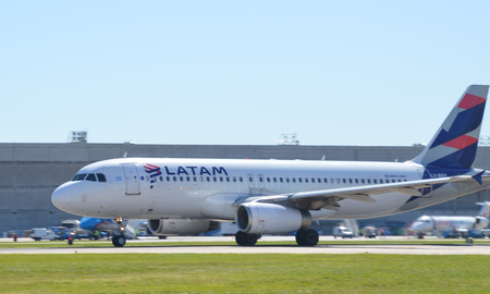 Latam canceló parte de los vuelos de junio: qué hacer con los pasajes Latam canceló parte de los vuelos de junio: qué hacer con los pasajes