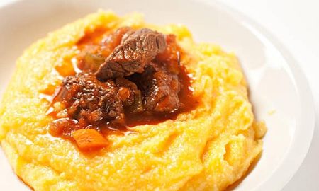 Del locro patrio a platos de polenta, este menú semanal combina recetas rendidoras, platos calientes y opciones rápidas para enfrentar los primeros fríos. Del locro patrio a platos de polenta, este menú semanal combina recetas rendidoras, platos calientes y opciones rápidas para enfrentar los primeros fríos.