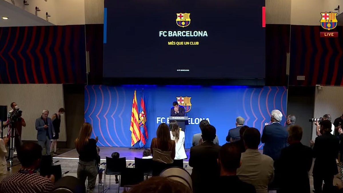 Jugadores, directivos y periodistas se unieron en un aplauso interminable para despedirlo