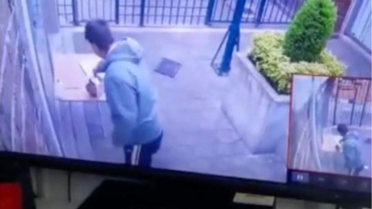 El clip se volvió furor en las red social china.