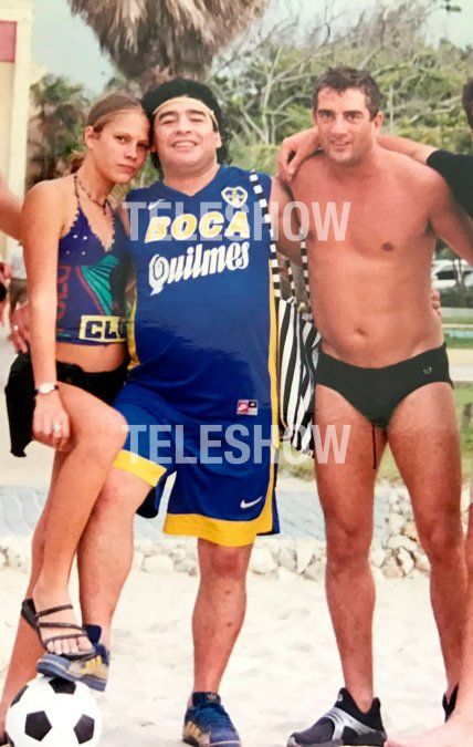 Mavys junto a Diego Maradona y Omar Suárez 