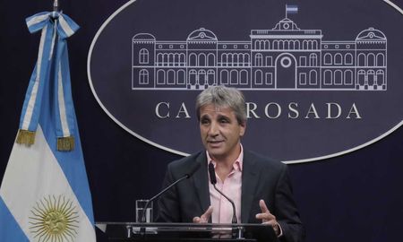 El ministro Luis Caputo dijo que el FMI está “más que impresionado por lo que está haciendo la Argentina”. El ministro Luis Caputo dijo que el FMI está “más que impresionado por lo que está haciendo la Argentina”.