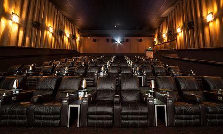 La provincia de Santa Fe adhirió a la decisión de Nación y habilitó la actividad en la salas de la provincia. En la ciudad de Santa Fe el complejo ubicado en el puerto abrirá el miércoles 10 y el jueves 11 el Cine América. Se dispondrán de burbujas sociales y las salas deberán ser ventiladas. La provincia de Santa Fe adhirió a la decisión de Nación y habilitó la actividad en la salas de la provincia. En la ciudad de Santa Fe el complejo ubicado en el puerto abrirá el miércoles 10 y el jueves 11 el Cine América. Se dispondrán de burbujas sociales y las salas deberán ser ventiladas.
