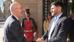 altText(Pullaro y el embajador de Italia avanzaron en una agenda común para impulsar inversiones, ciencia y cultura)}