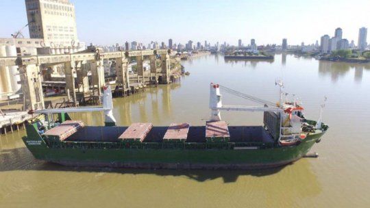 Para el mejoramiento de la infraestructura y servicios portuarios del Puerto de Santa Fe, el Ministerio de Transporte de la Nación dispuso $200.000.000 para obras de infraestructura portuaria y equipamiento.