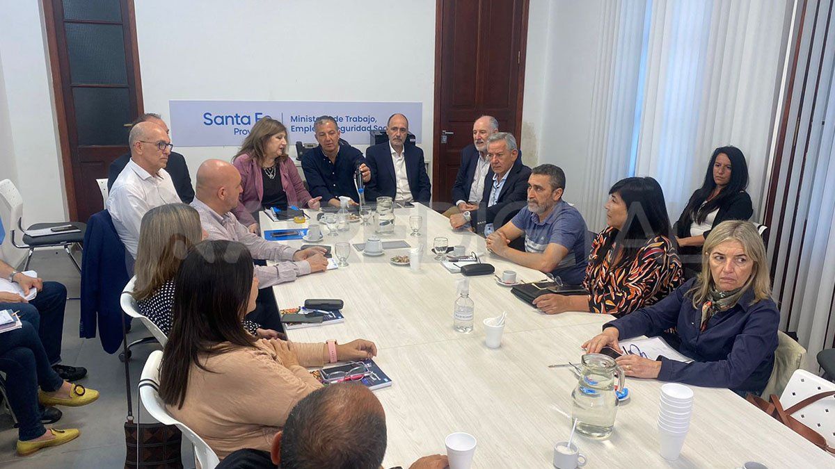 Este lunes se reanudaron las negociaciones salariales entre el gobierno provincial y los docentes de Amsafé.