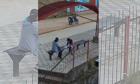 Como un alumno no tiene celular ni computadora, la maestra fue a enseñarle en un parque Como un alumno no tiene celular ni computadora, la maestra fue a enseñarle en un parque
