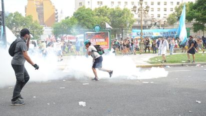 Mientras se define cuándo se debate la reforma laboral, el Gobierno analiza endurecer los controles en marchas