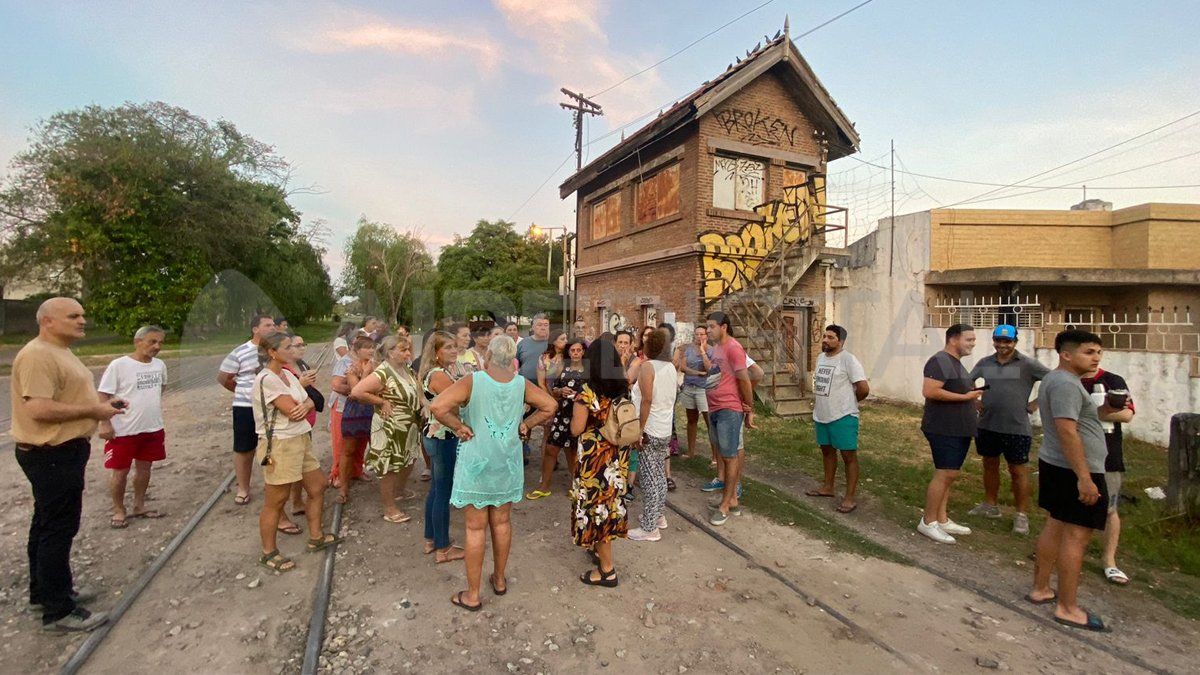 Los vecinos se convocaron en la esquina de Pedro Díaz Colodrero y Mitre