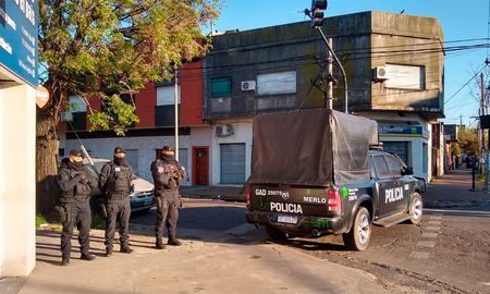 Al ingresar al domicilio, las fuerzas de seguridad mantuvieron un tiroteo con el atacante y encontraron sin vida al único rehén. Al ingresar al domicilio, las fuerzas de seguridad mantuvieron un tiroteo con el atacante y encontraron sin vida al único rehén.