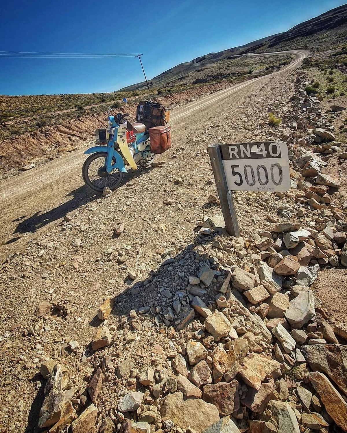 Pablo Imhof en el Kilómetro 5000 de la Ruta 40, cerca de La Quiaca, en 2022. Pablo Imhof en el Kilómetro 5000 de la Ruta 40, cerca de La Quiaca, en 2022.