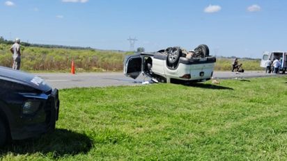 Accidente fatal en la autopista Rosario-Santa Fe: bomberos confirmaron un muerto en el colectivo y otro en la camioneta