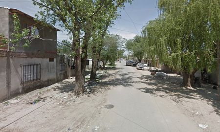 El cadáver del hombre se encontraba tirado sobre la calle Cabal 1300 (bis), del barrio Empalme Graneros, ubicado en la zona noroeste de Rosario. El cadáver del hombre se encontraba tirado sobre la calle Cabal 1300 (bis), del barrio Empalme Graneros, ubicado en la zona noroeste de Rosario.