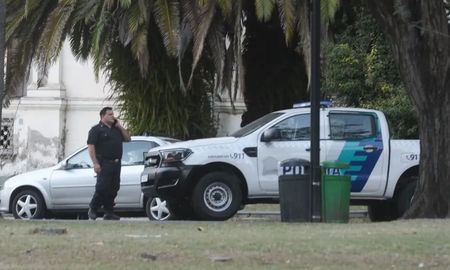 La mujer quedó detenida e imputada por “daño calificado y resistencia a la autoridad”. La mujer quedó detenida e imputada por “daño calificado y resistencia a la autoridad”.