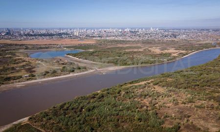 Expertos aseguran que la bajante del río Paraná continuaría hasta Abril. Expertos aseguran que la bajante del río Paraná continuaría hasta Abril.