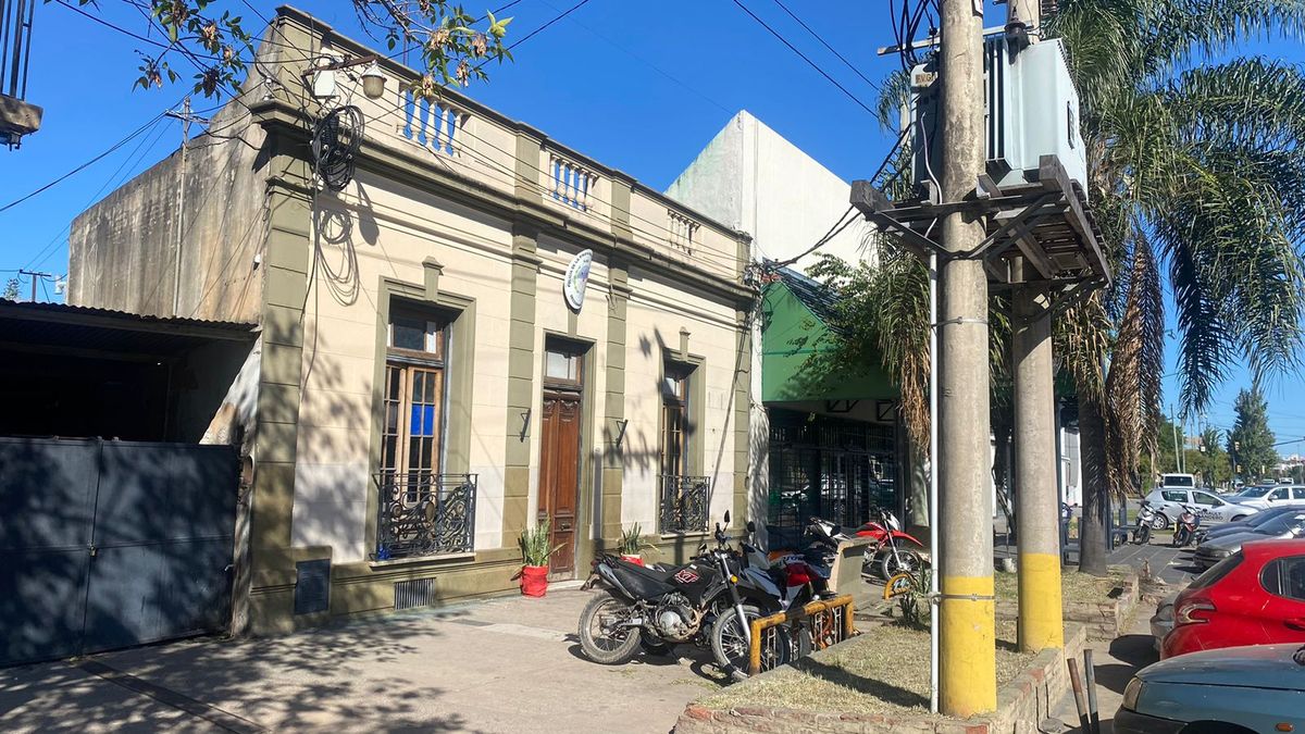 La vieja sede de la Comisaría Sexta, en Av. López y Planes al 4200. Este jueves terminaron de trasladar las oficinas a la ubicación actual, en Iturraspe y Perón.