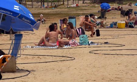El anuncio se realizó luego de que se conocieran a través de redes sociales distintas convocatorias a fiestas clandestinas en las islas. El anuncio se realizó luego de que se conocieran a través de redes sociales distintas convocatorias a fiestas clandestinas en las islas.