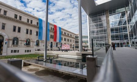 El encuentro se produjo apenas días después de que el conflicto escalara públicamente durante la inauguración del edificio anexo. El encuentro se produjo apenas días después de que el conflicto escalara públicamente durante la inauguración del edificio anexo.