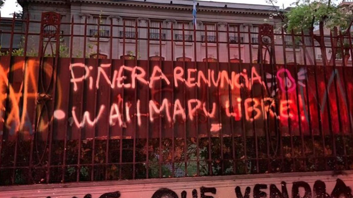 Atacaron la residencia del embajador argentino y debió ser evacuado