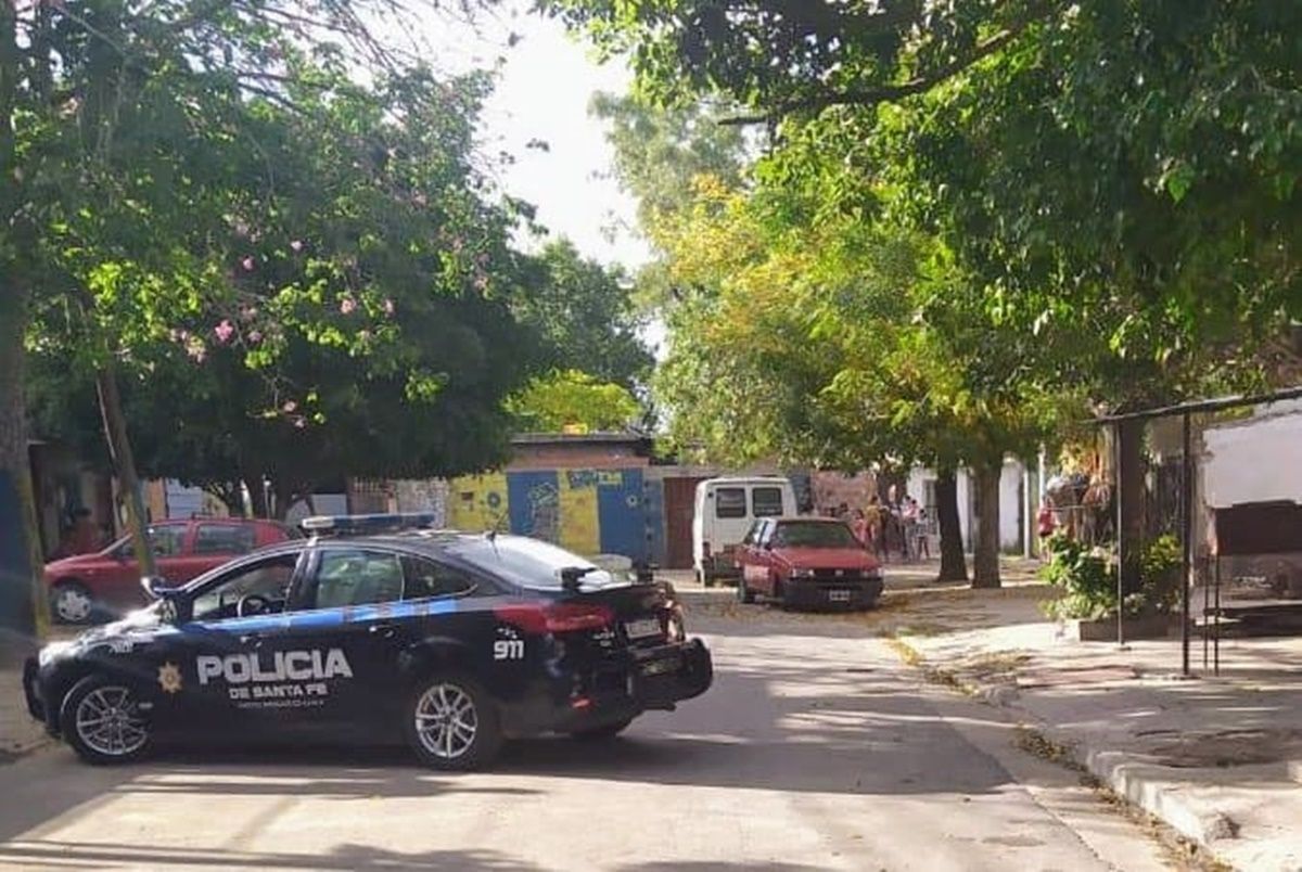 La víctima del homicidio en Pasaje Mossotti al 4300 de Rosario aún no pudo ser identificada.