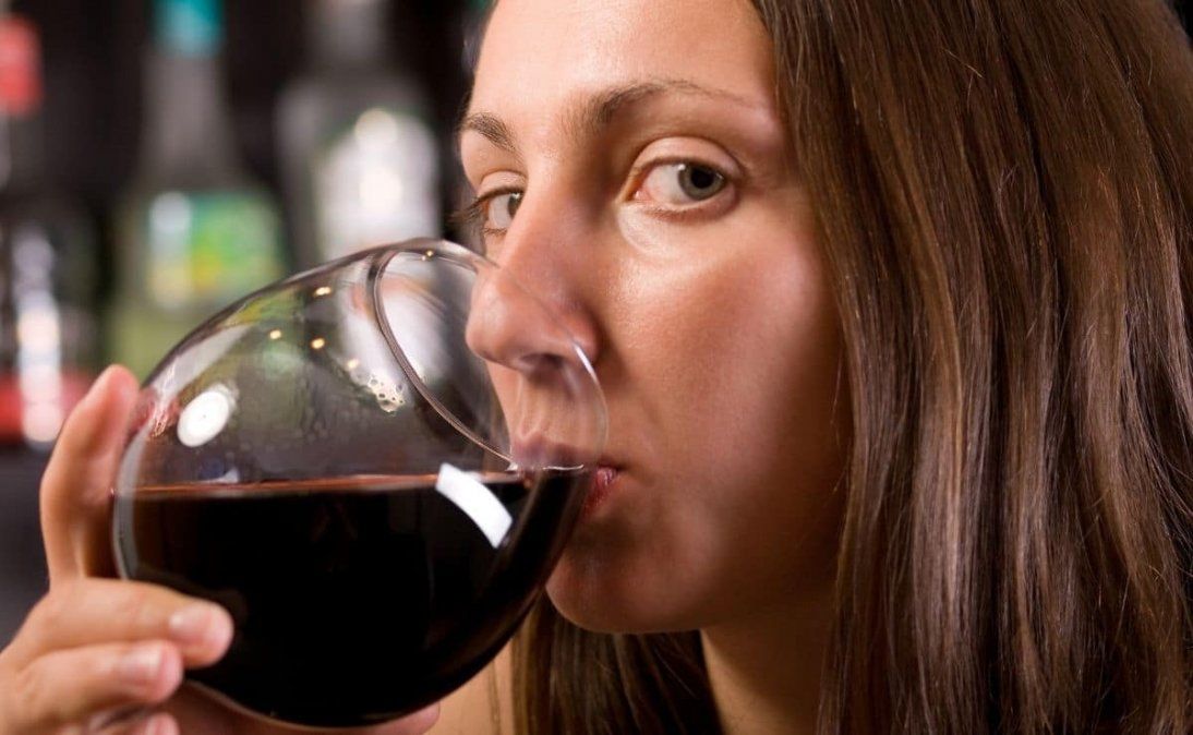 Diferentes estudios apuntan que beber vino con moderación puede generar efectos positivos en la salud cardíaca,