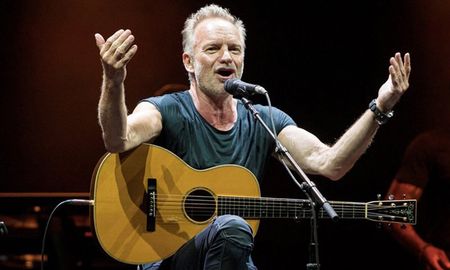 Sting lanzará Duets, album en el que recopila algunas de sus colaboraciones con artistas como Eric Clapton, Annie Lennox y Julio Iglesias Sting lanzará Duets, album en el que recopila algunas de sus colaboraciones con artistas como Eric Clapton, Annie Lennox y Julio Iglesias