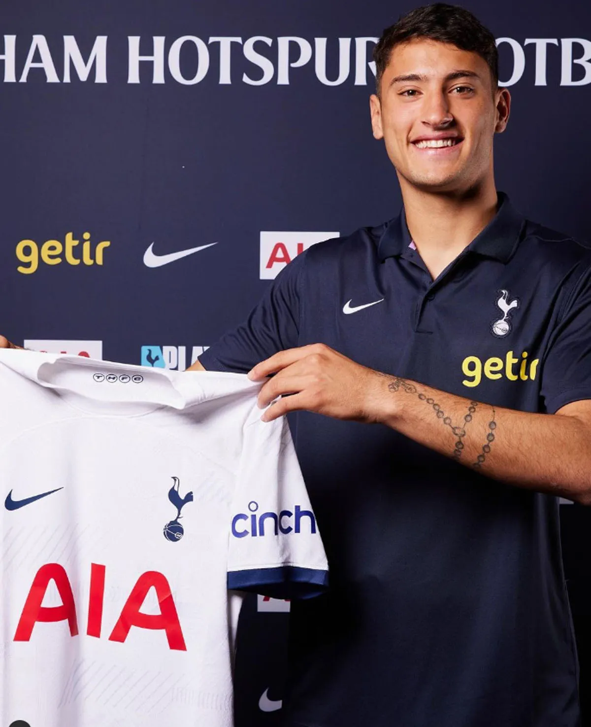 Alejo Véliz es la última adquisición del Tottenham. Alejo Véliz es la última adquisición del Tottenham.