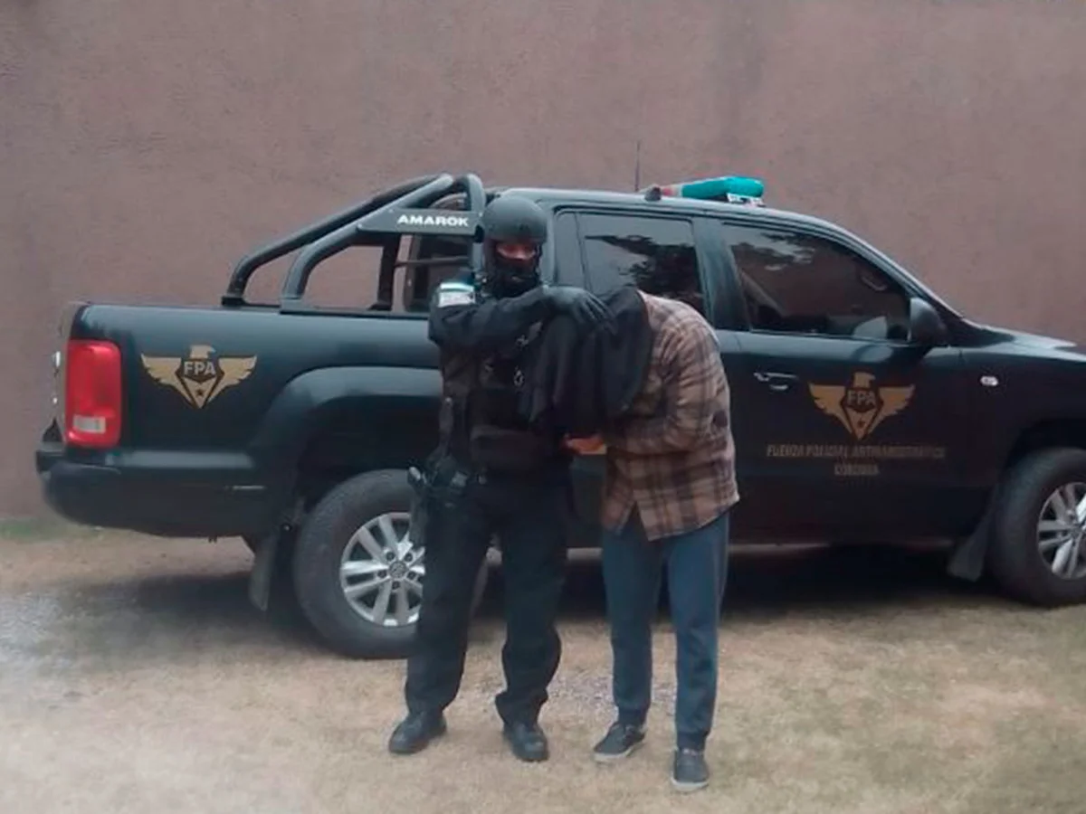 El joven tiene 25 años y está acusado de haber llevado brownies con marihuana a su trabajo