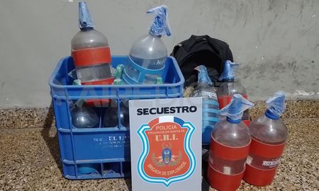 El procedimiento fue realizado por agentes de la Brigada de Explosivos de Santa Fe. El procedimiento fue realizado por agentes de la Brigada de Explosivos de Santa Fe.