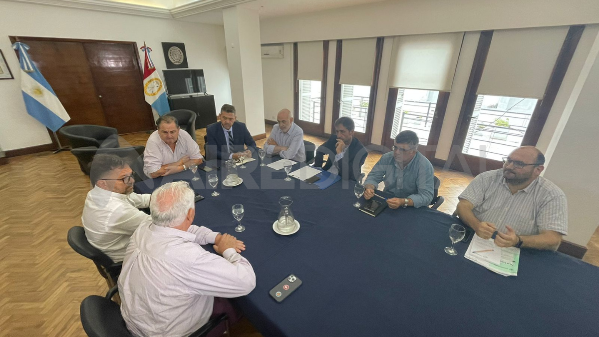 La Municipalidad de Santa Fe sigue de cerca lo que sucede con la crisis en el transporte, pero no puede garantizar el cumplimiento efectivo de los servicios. La Municipalidad de Santa Fe sigue de cerca lo que sucede con la crisis en el transporte, pero no puede garantizar el cumplimiento efectivo de los servicios.