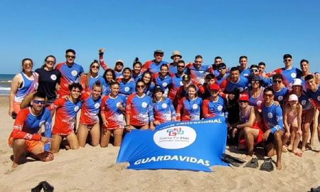 En los últimos tres años el gobierno implementó un curso teórico-práctico de Formación Profesional de Guardavidas, para personas de 18 a 30 años. En los últimos tres años el gobierno implementó un curso teórico-práctico de Formación Profesional de Guardavidas, para personas de 18 a 30 años.